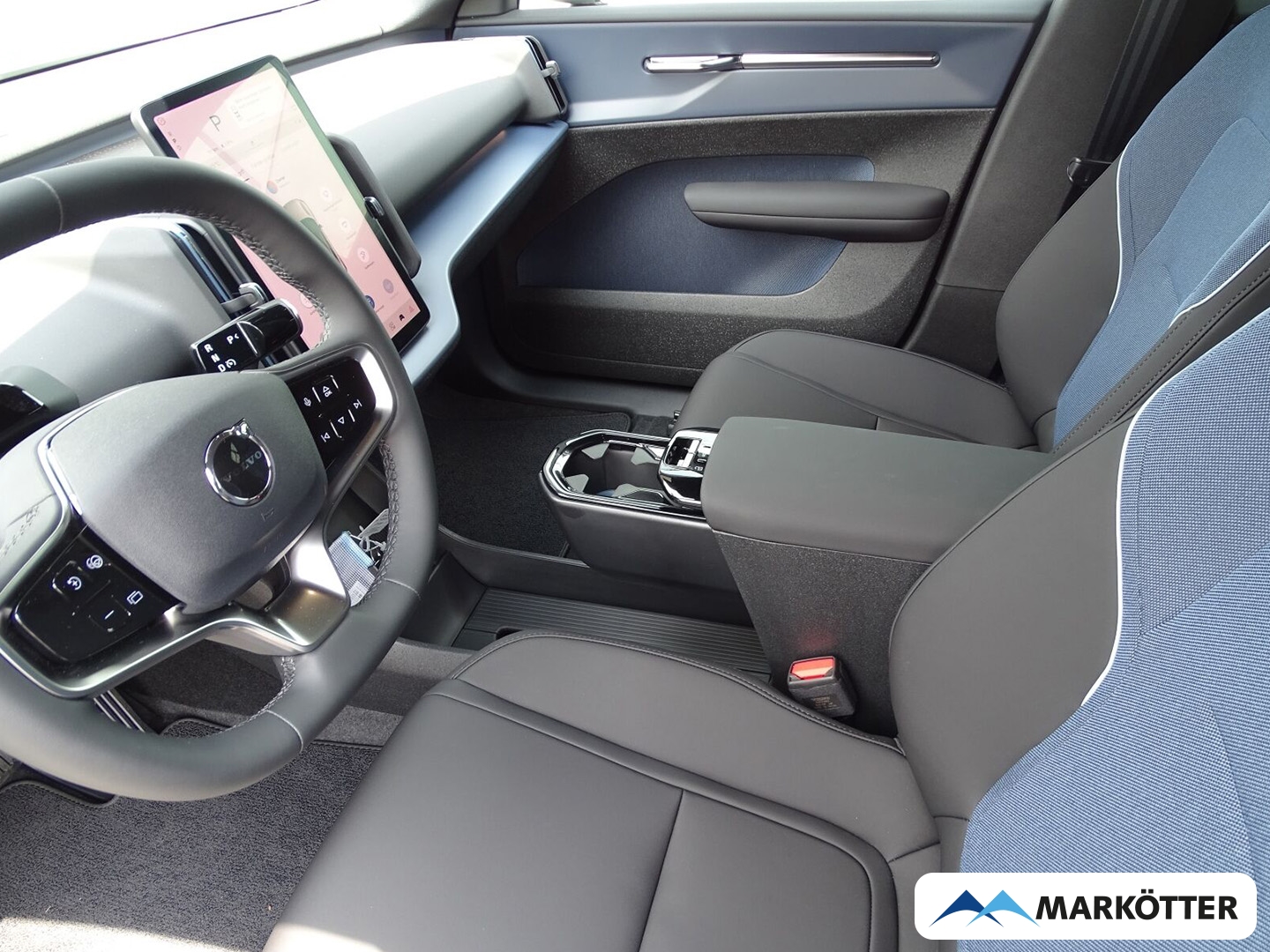 Fahrzeugabbildung Volvo EX30 Plus P5 Long Range 2WD SHZ/LHZ