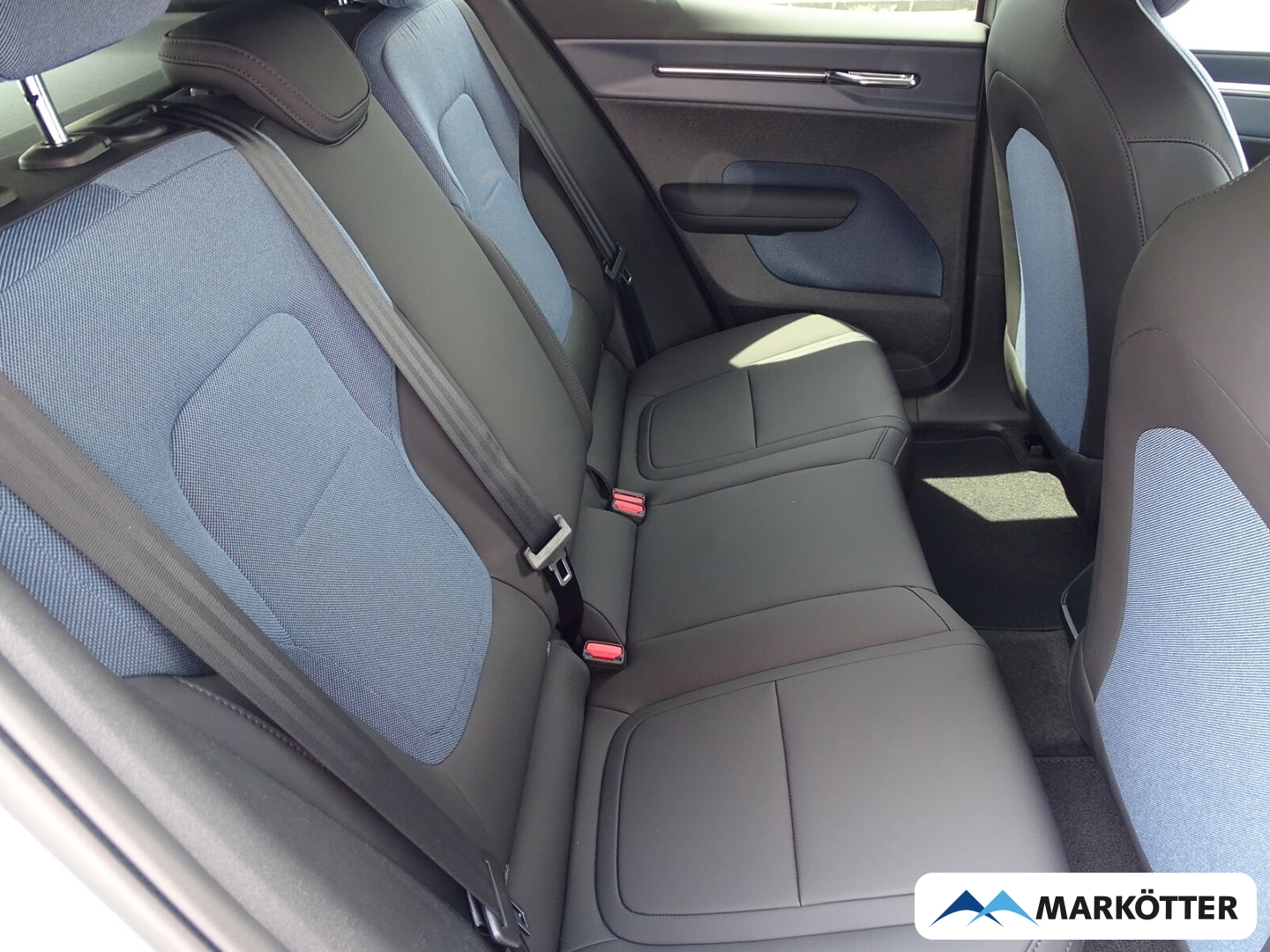 Fahrzeugabbildung Volvo EX30 Plus P5 Long Range 2WD SHZ/LHZ