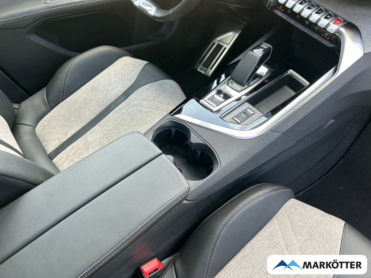 Fahrzeugabbildung Peugeot 3008 Hybrid 225 GT 1.6 Plug-In EU6d ACC/CAM/BLIS