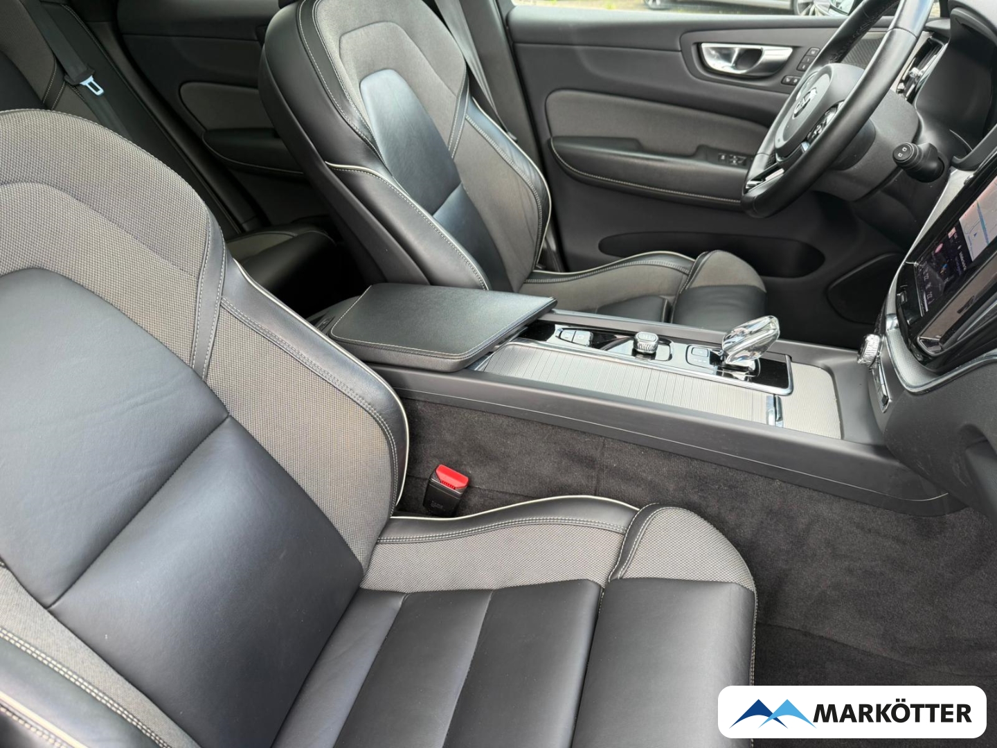 Fahrzeugabbildung Volvo XC60 T6 AWD R Design Recharge ACC/AHK/BLIS/21''