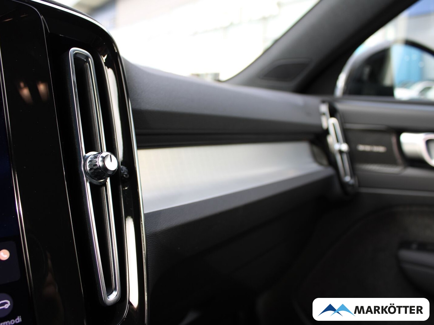 Fahrzeugabbildung Volvo XC40 B3 Ultra Black Edition/LED/STHZ/