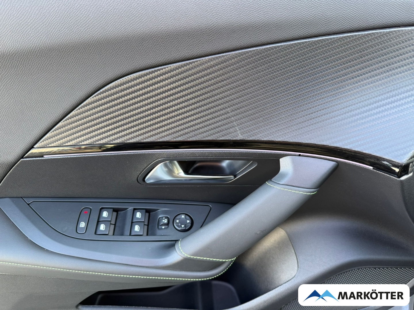 Fahrzeugabbildung Peugeot 2008 GT SHZ/360CAM/PDC/LED/CARPLY/DAB