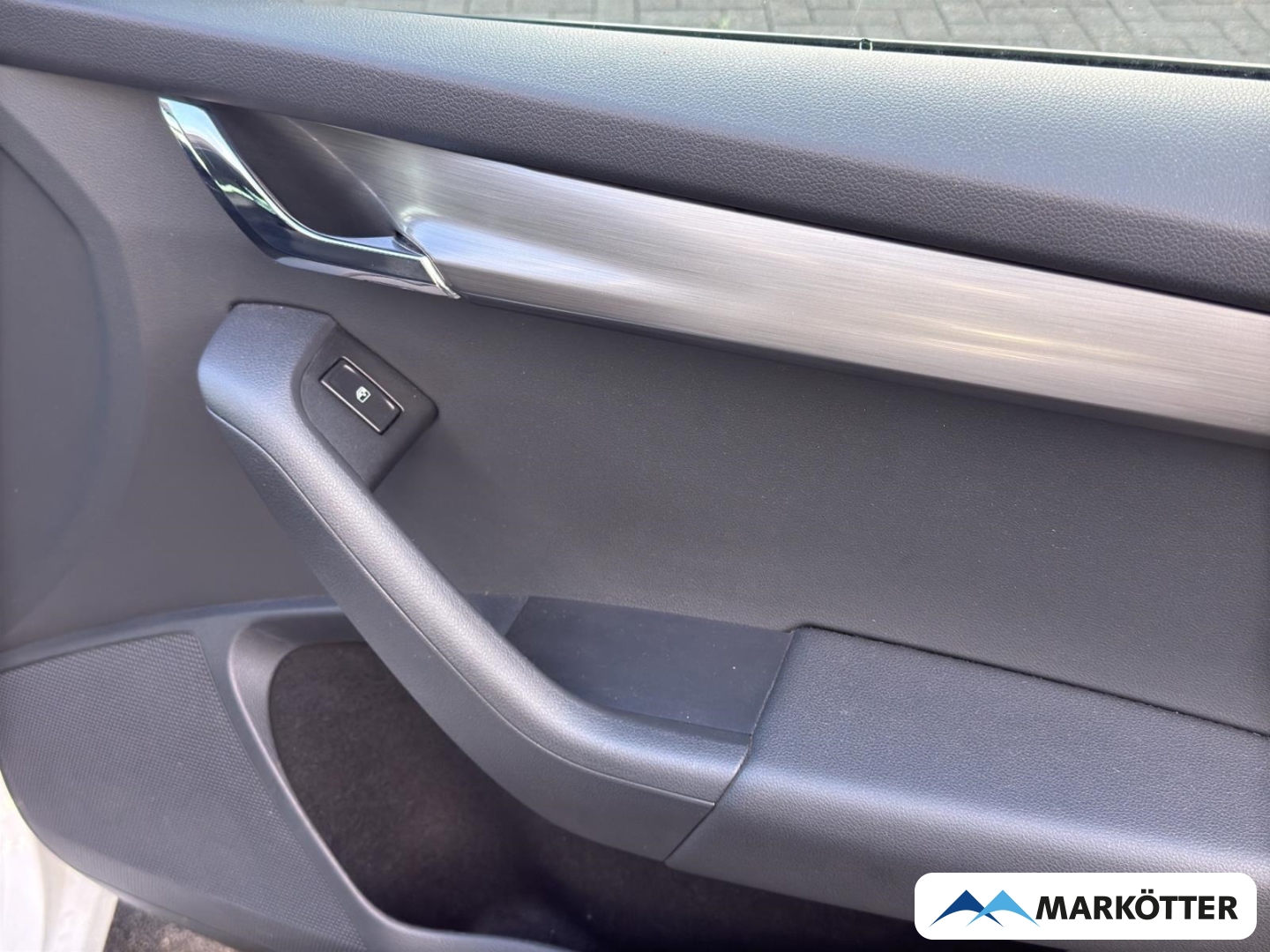Fahrzeugabbildung SKODA Octavia Combi Clever/Navi/LED/PDC/E-Heckklappe