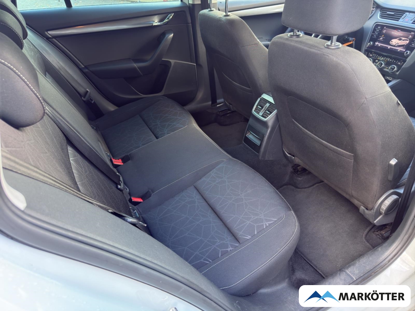 Fahrzeugabbildung SKODA Octavia Combi Clever/Navi/LED/PDC/E-Heckklappe