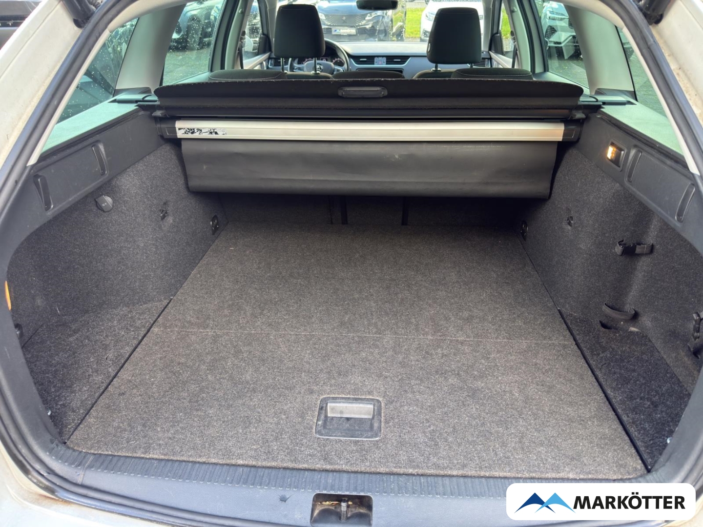 Fahrzeugabbildung SKODA Octavia Combi Clever/Navi/LED/PDC/E-Heckklappe
