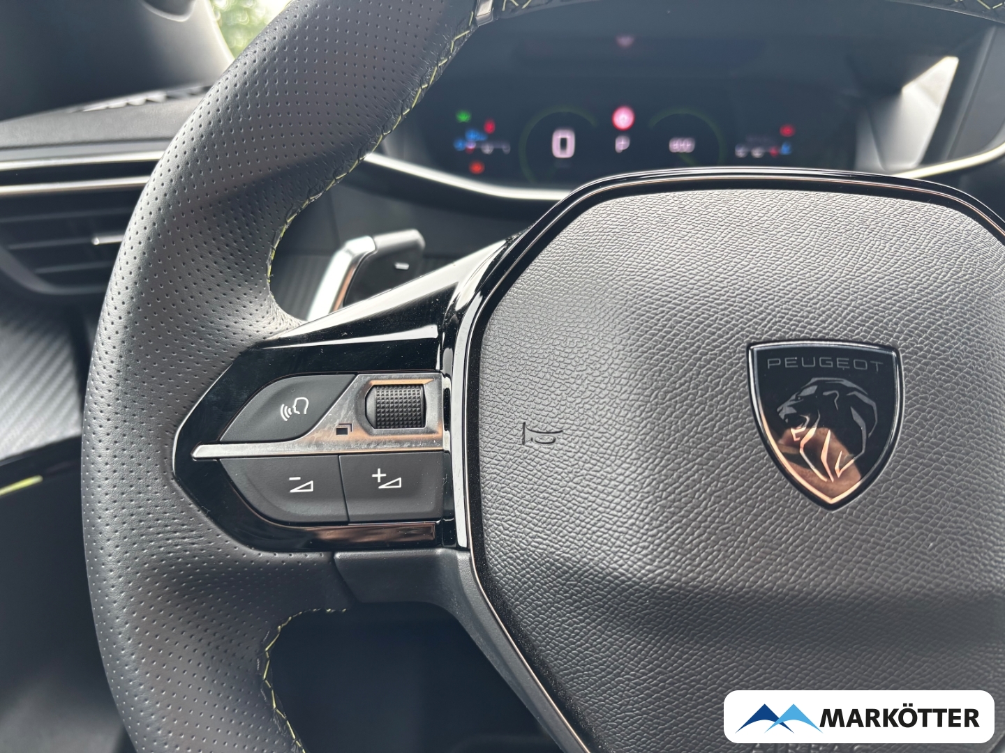 Fahrzeugabbildung Peugeot 2008 GT BLIS/CAM/NAV/SHZ/APPLE/ALLWETTER/MASSAGE