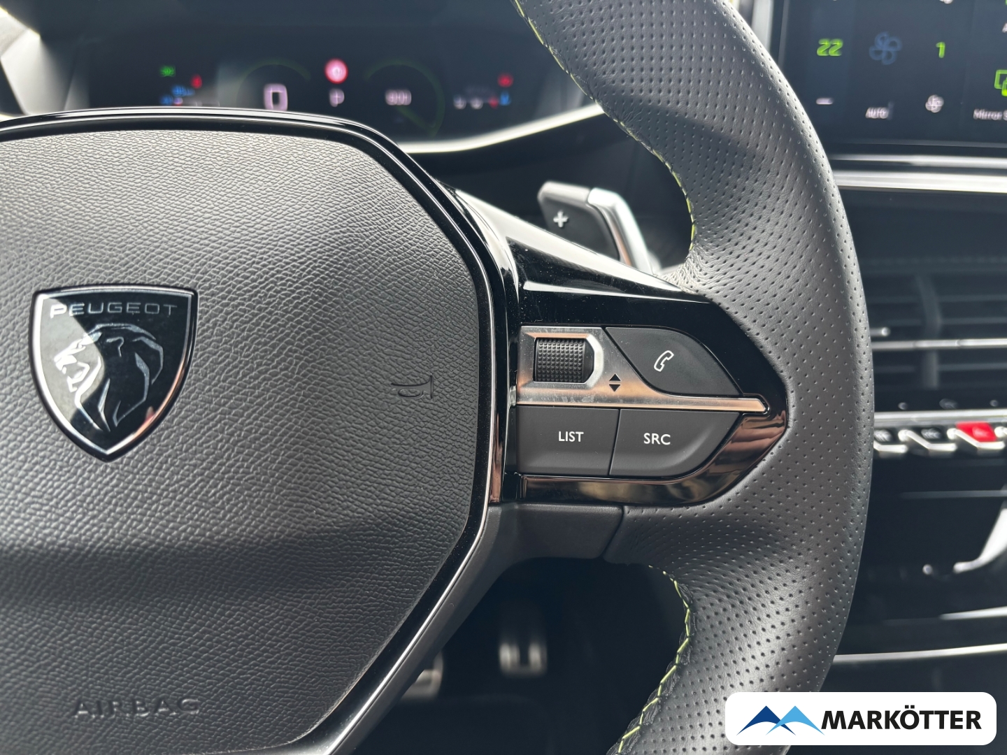 Fahrzeugabbildung Peugeot 2008 GT BLIS/CAM/NAV/SHZ/APPLE/ALLWETTER/MASSAGE