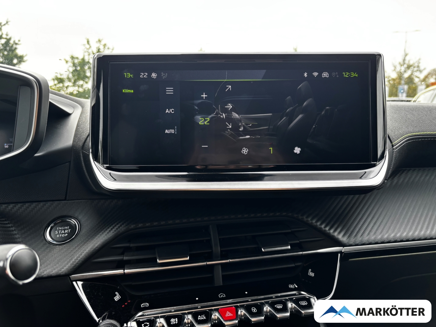 Fahrzeugabbildung Peugeot 2008 GT BLIS/CAM/NAV/SHZ/APPLE/ALLWETTER/MASSAGE