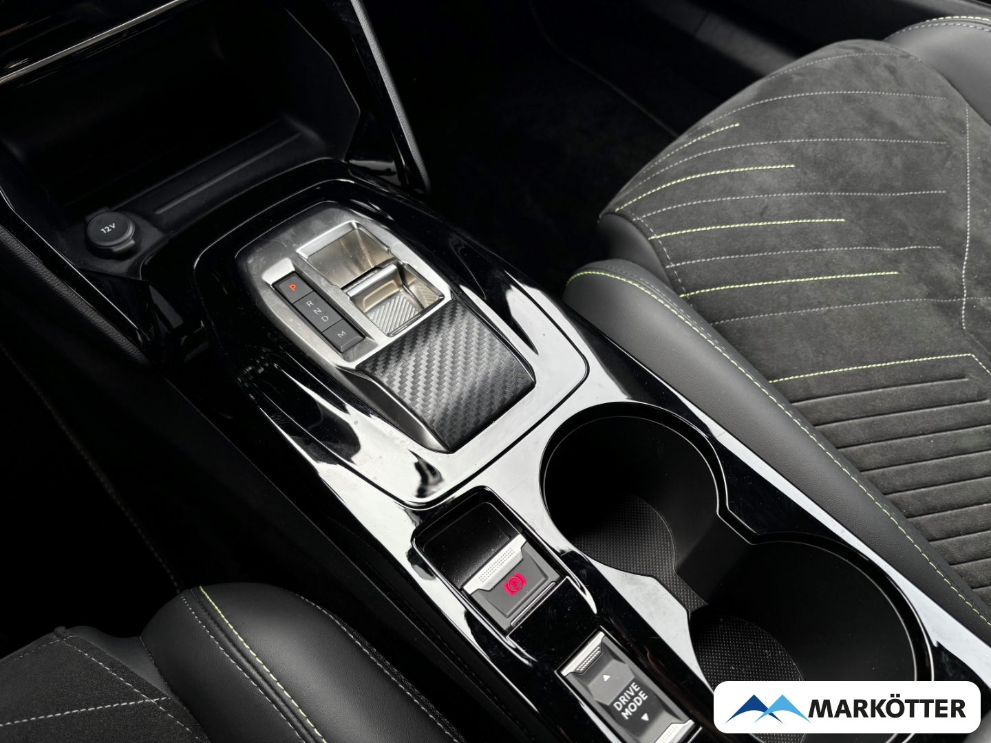 Fahrzeugabbildung Peugeot 2008 GT BLIS/CAM/NAV/SHZ/APPLE/ALLWETTER/MASSAGE
