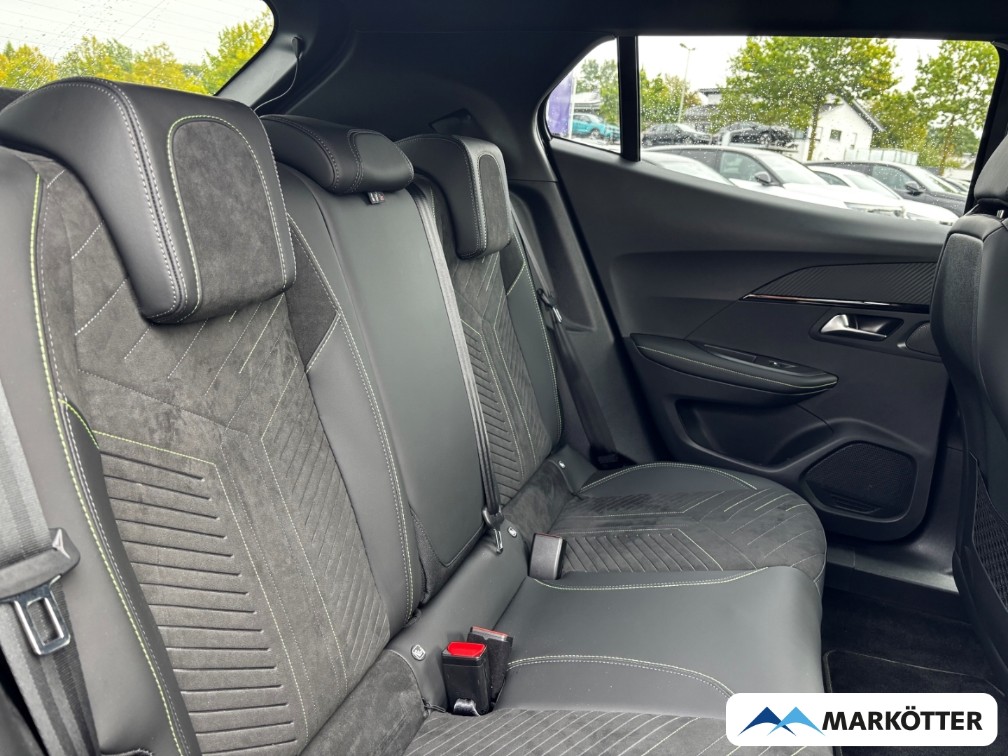 Fahrzeugabbildung Peugeot 2008 GT BLIS/CAM/NAV/SHZ/APPLE/ALLWETTER/MASSAGE