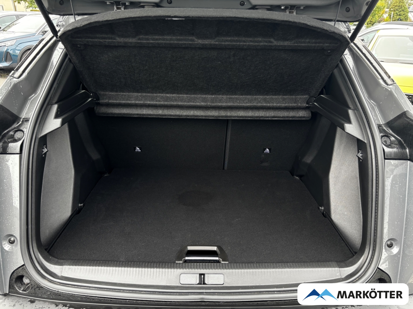 Fahrzeugabbildung Peugeot 2008 GT BLIS/CAM/NAV/SHZ/APPLE/ALLWETTER/MASSAGE