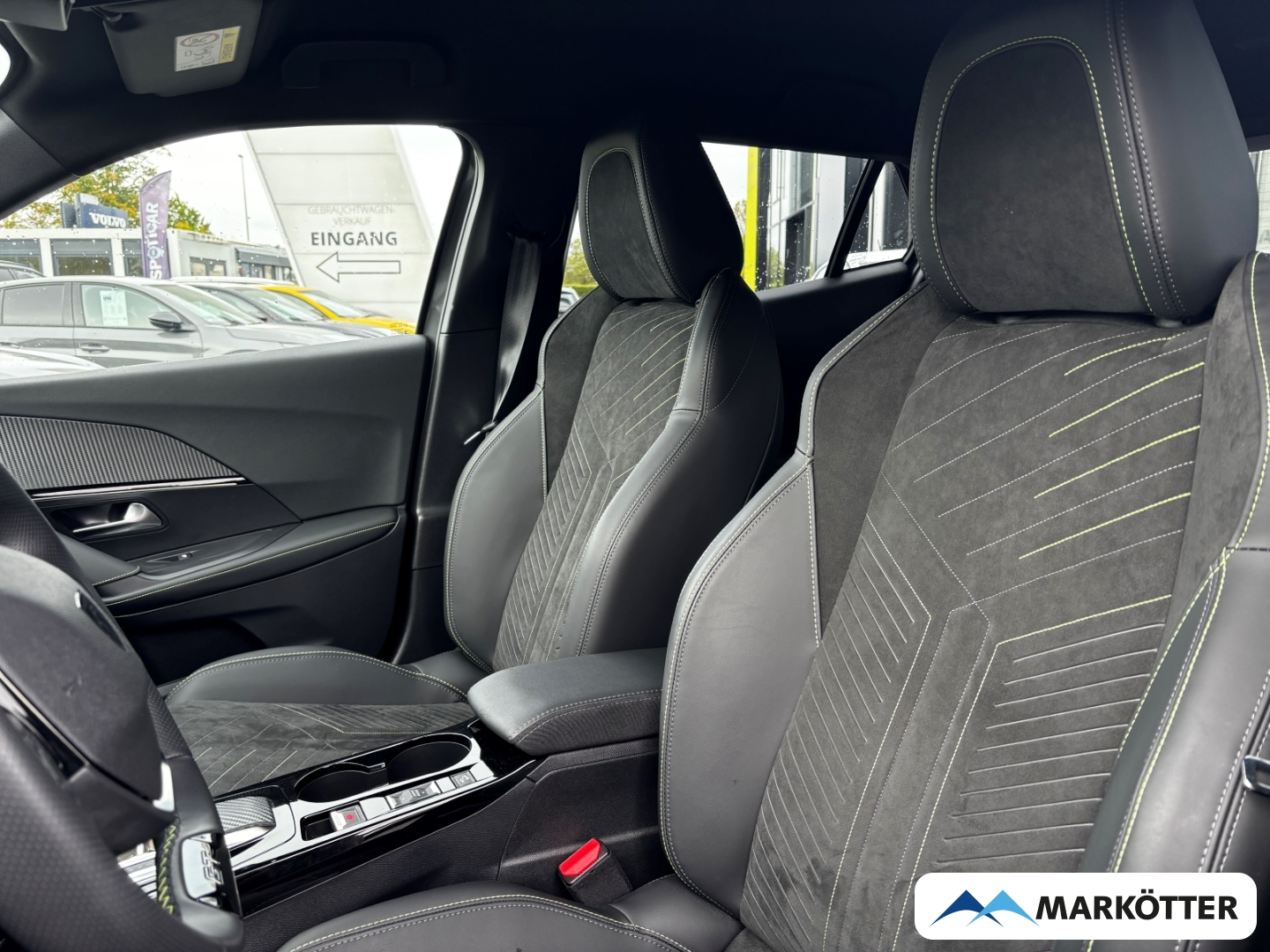 Fahrzeugabbildung Peugeot 2008 GT BLIS/CAM/NAV/SHZ/APPLE/ALLWETTER/MASSAGE