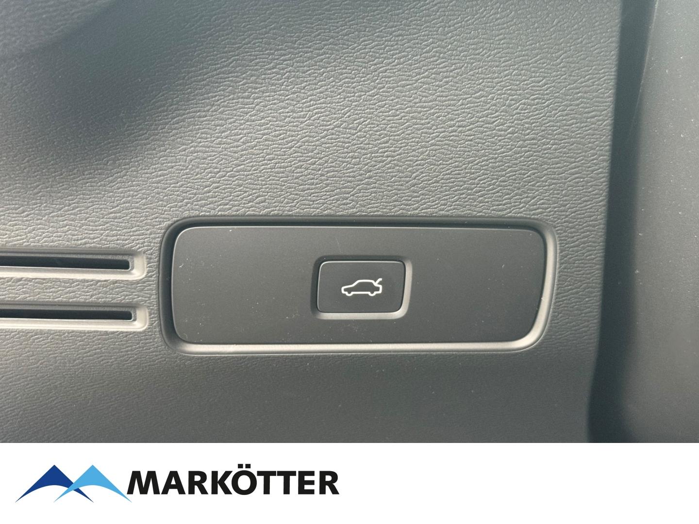 Fahrzeugabbildung Volvo XC40 B4 Plus Black Edition 2WD/FHZ/Pixel-LED