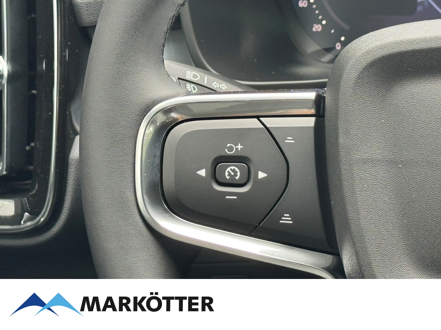 Fahrzeugabbildung Volvo XC40 B4 Plus Black Edition 2WD/FHZ/Pixel-LED