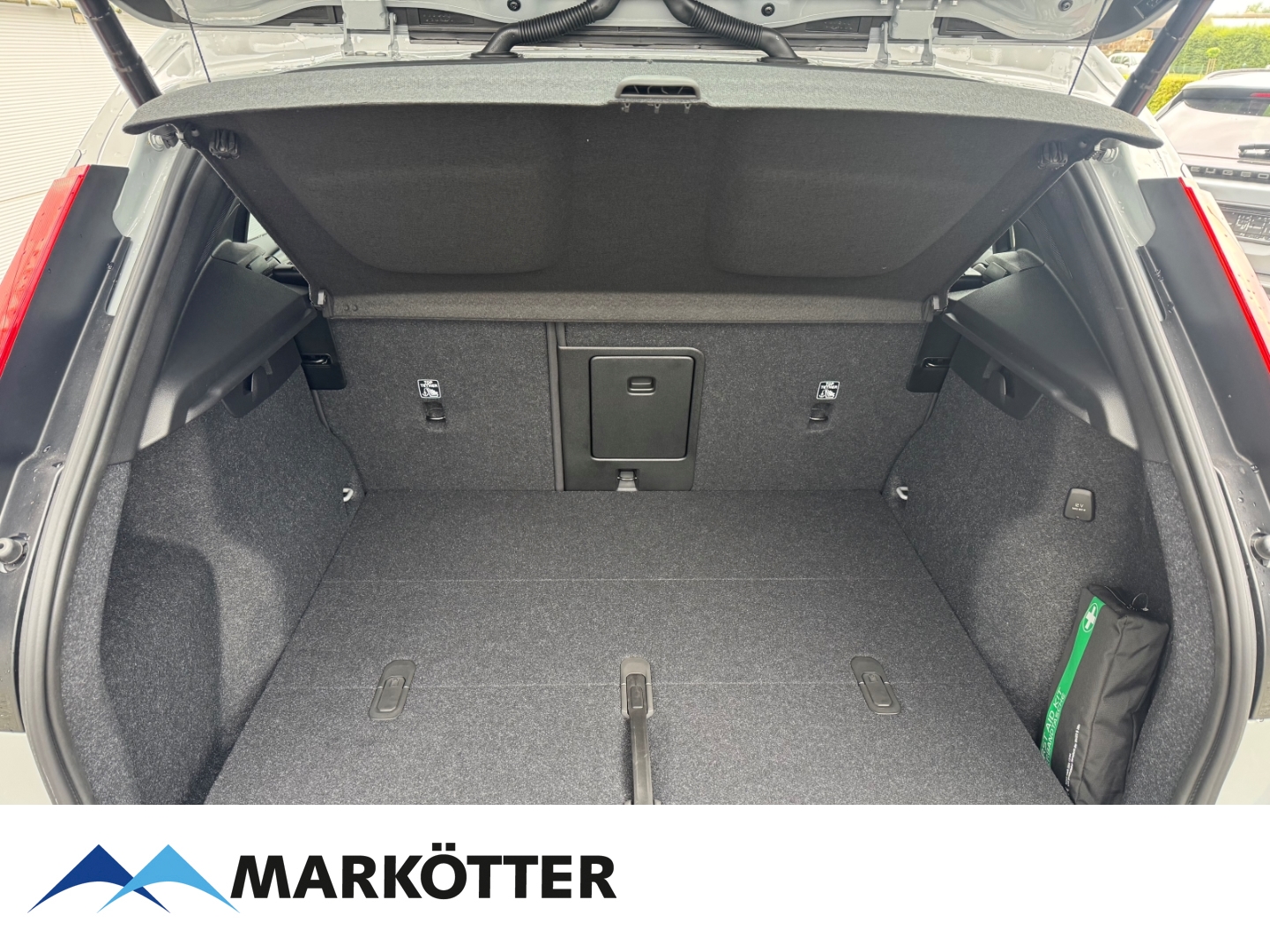 Fahrzeugabbildung Volvo XC40 B4 Plus Black Edition 2WD/FHZ/Pixel-LED