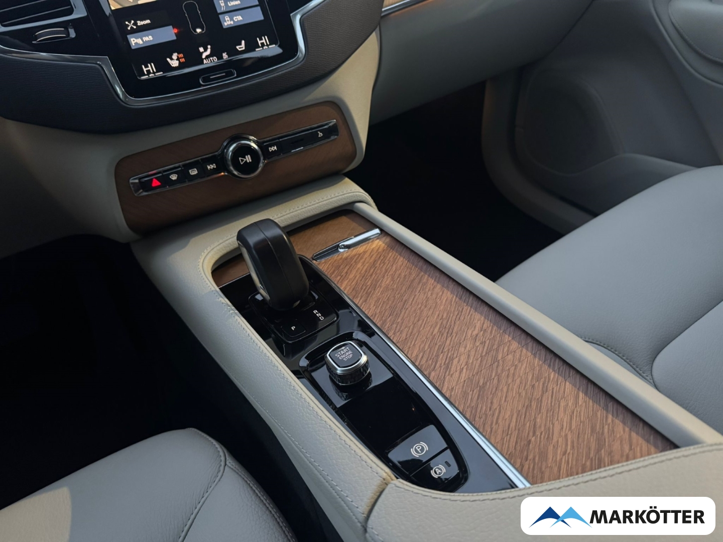 Fahrzeugabbildung Volvo XC90 T8 Inscription Expression AWD 7-Sitzer SHZ/BLIS/ACC