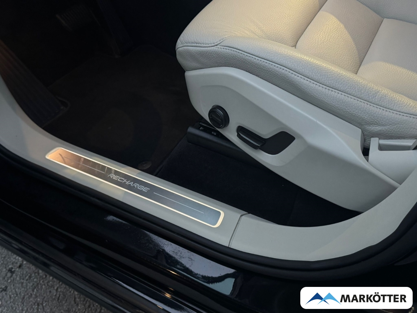 Fahrzeugabbildung Volvo XC90 T8 Inscription Expression AWD 7-Sitzer SHZ/BLIS/ACC