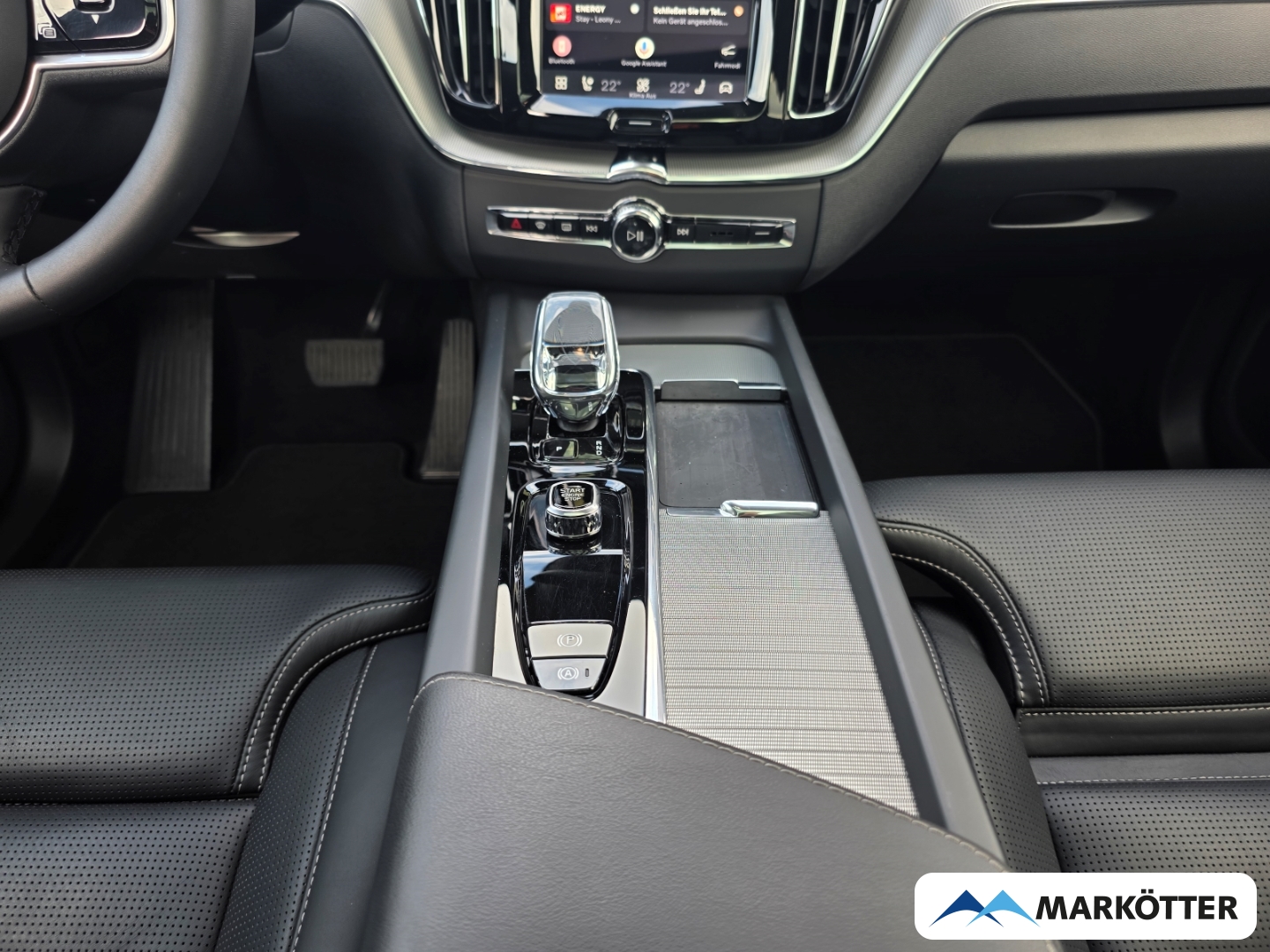Fahrzeugabbildung Volvo XC60 T8 AWD Ultra Black Edition AHK/AD/360°/HUD