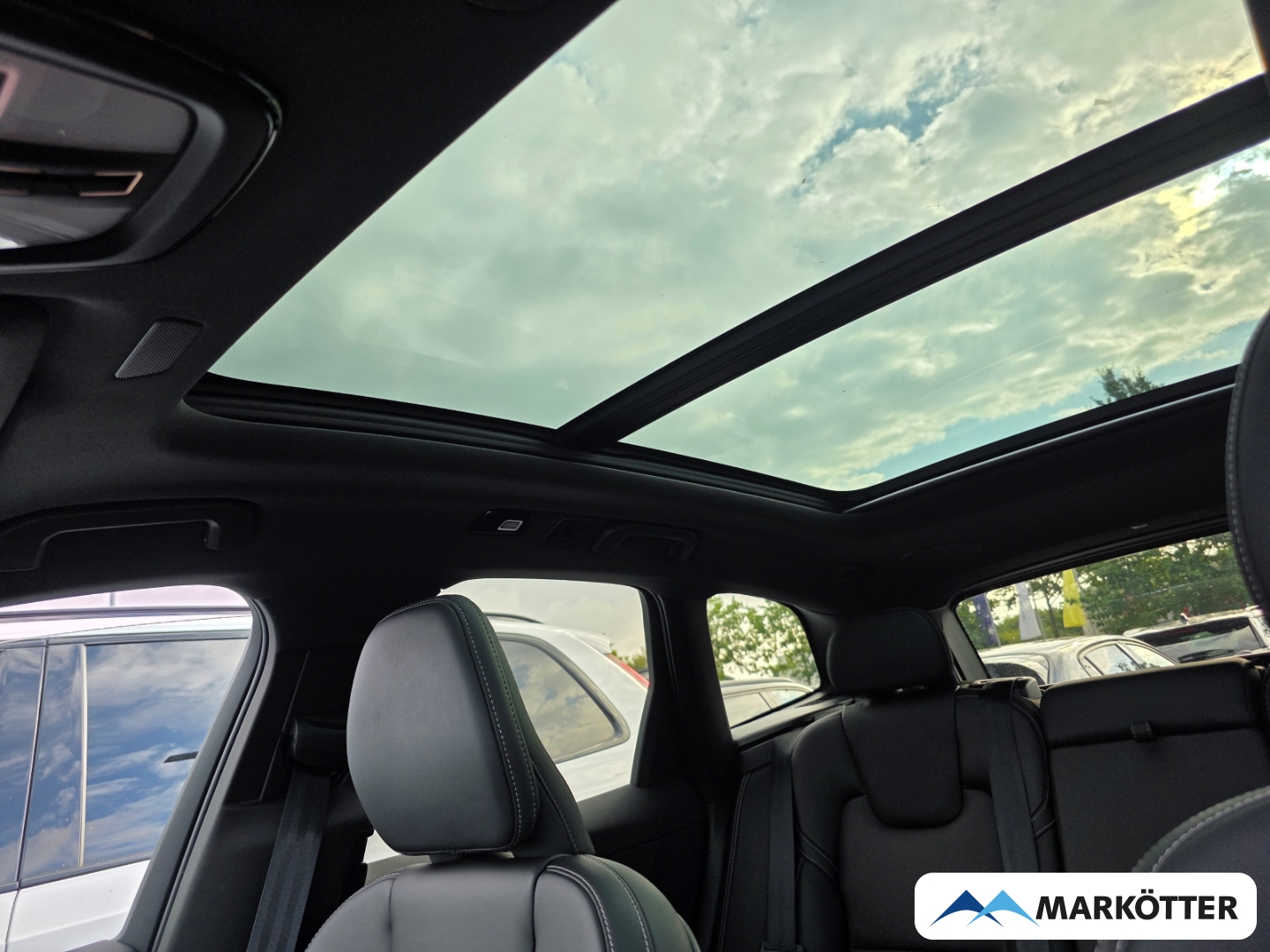 Fahrzeugabbildung Volvo XC60 T8 AWD Ultra Black Edition AHK/AD/360°/HUD