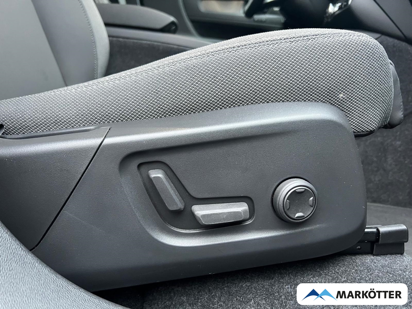 Fahrzeugabbildung Volvo C40 Ultimate Recharge Pure Electric AWD/PANO/360CAM