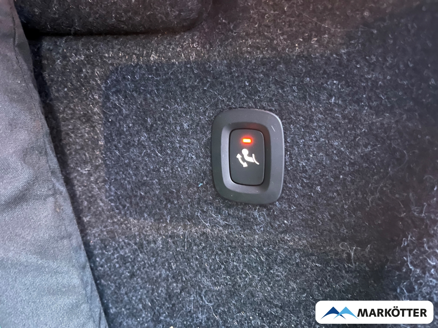 Fahrzeugabbildung Volvo XC40 P8 Core Recharge Navi/SHZ/RFK/LHZ/Tempo/AHK