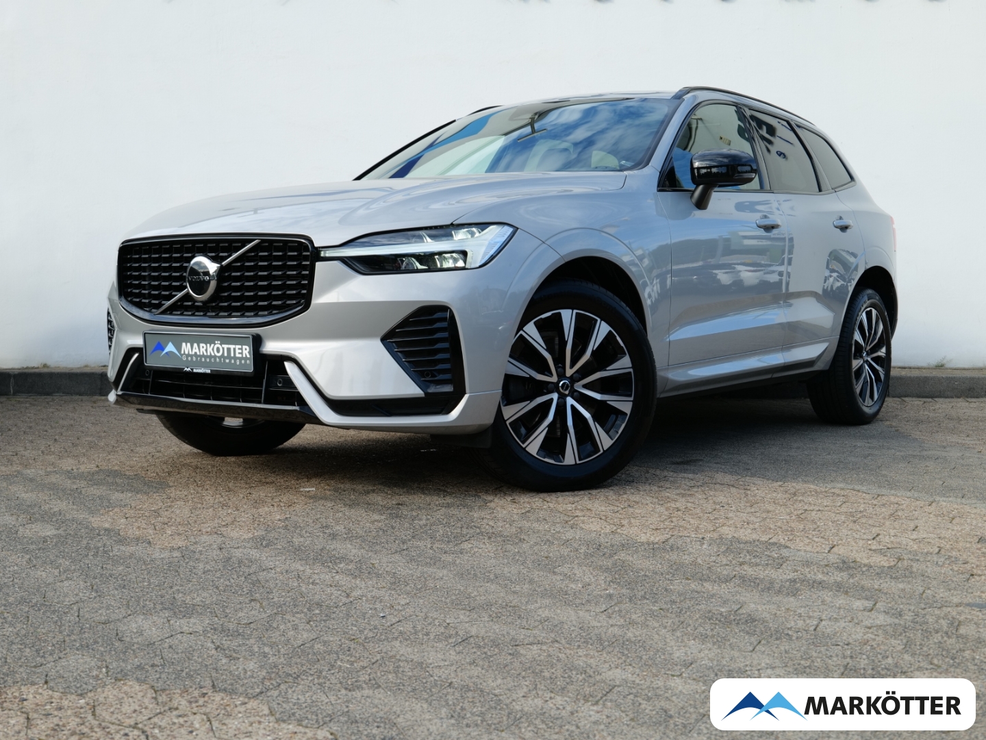 Fahrzeugabbildung Volvo XC60 B4 2WD Plus Dark /AHK/Schiebedach/BLIS/