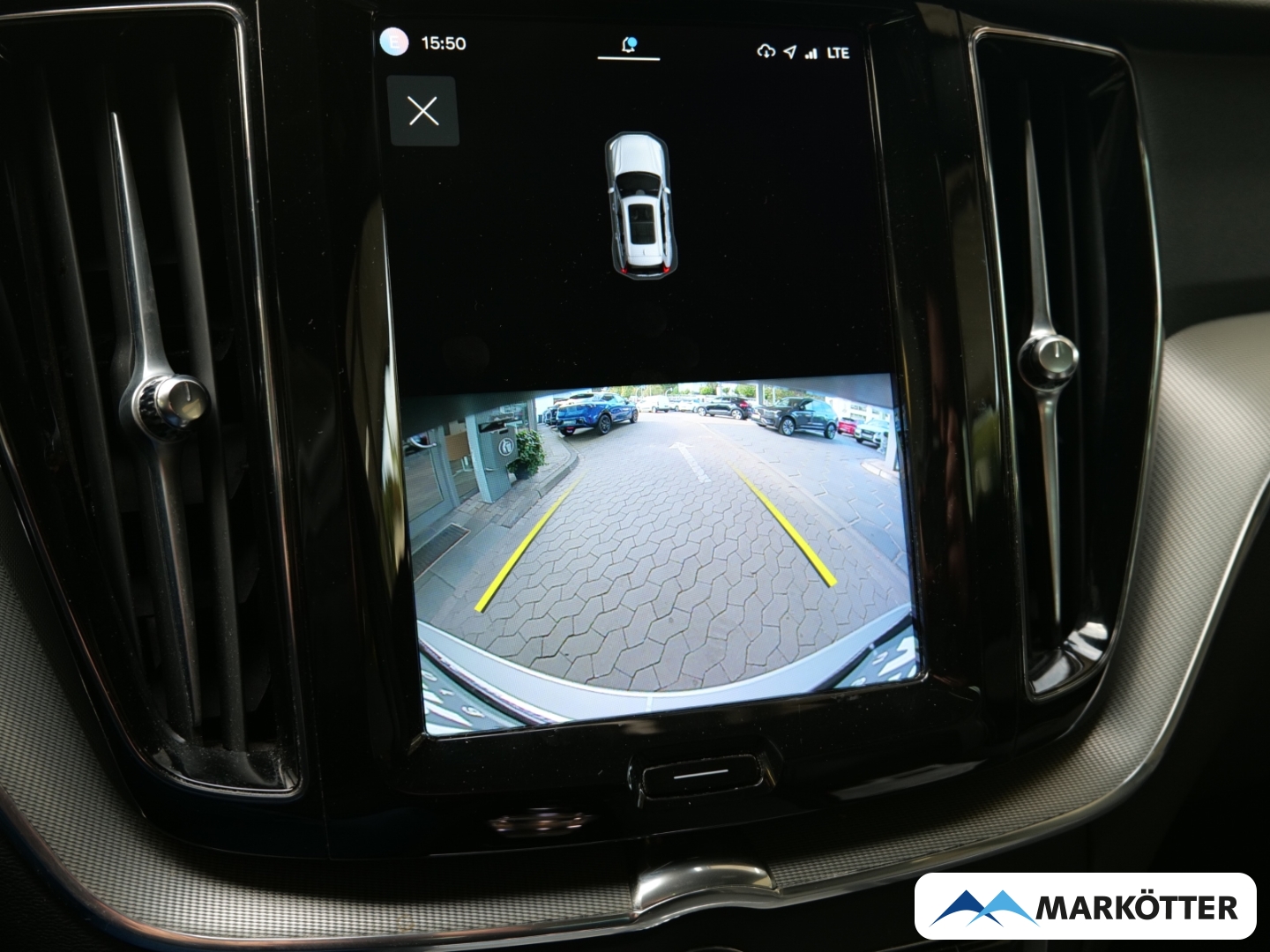 Fahrzeugabbildung Volvo XC60 B4 2WD Plus Dark /AHK/Schiebedach/BLIS/