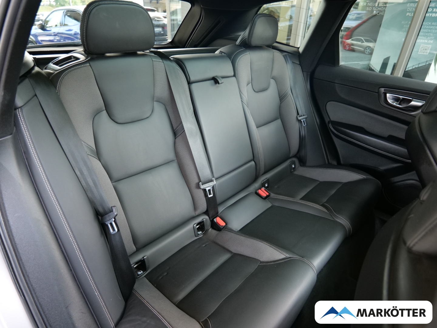 Fahrzeugabbildung Volvo XC60 B4 2WD Plus Dark /AHK/Schiebedach/BLIS/