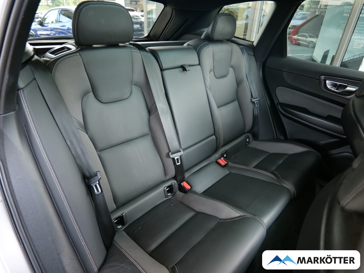 Fahrzeugabbildung Volvo XC60 B4 2WD Plus Dark /AHK/Schiebedach/BLIS/