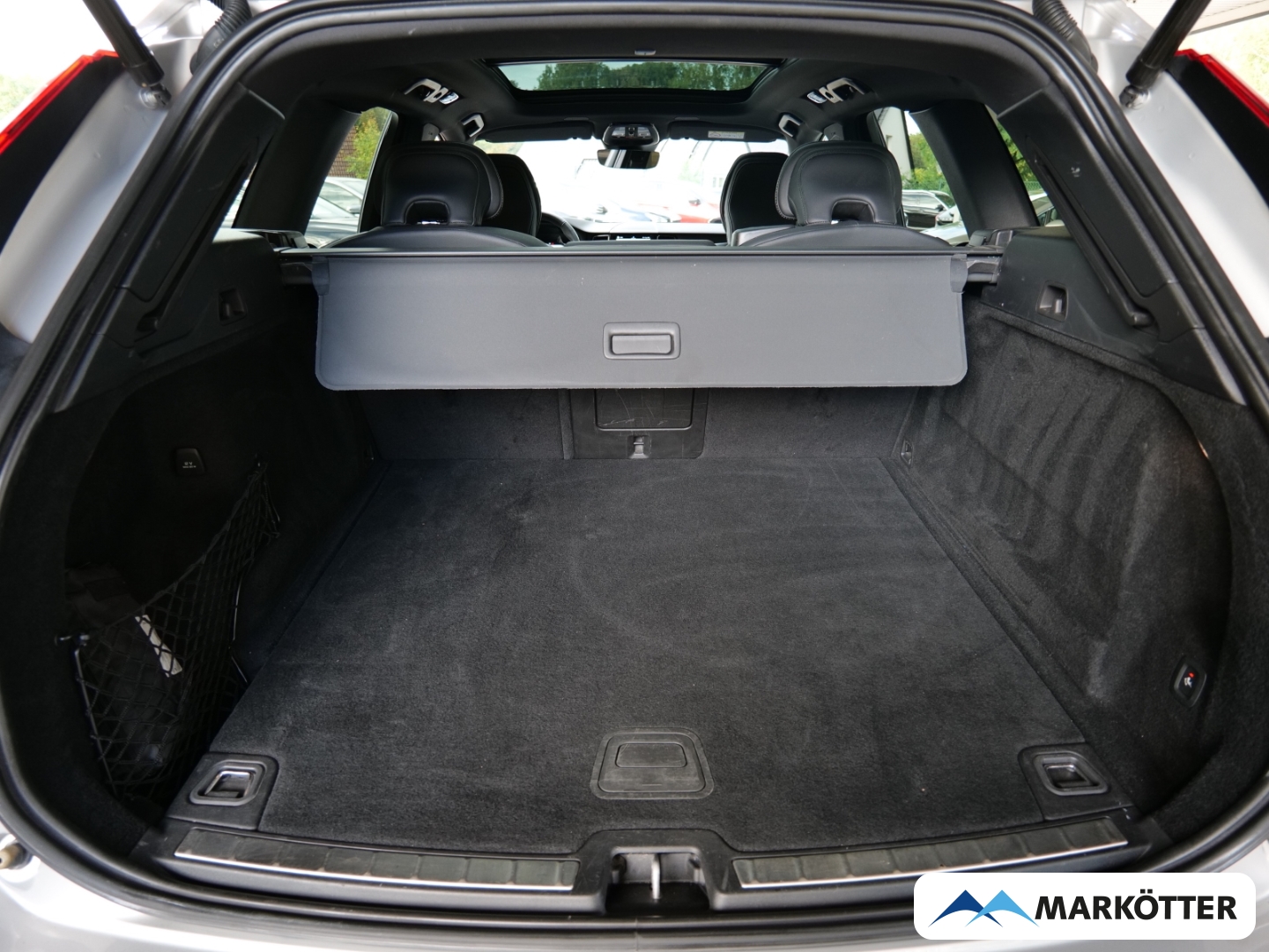 Fahrzeugabbildung Volvo XC60 B4 2WD Plus Dark /AHK/Schiebedach/BLIS/