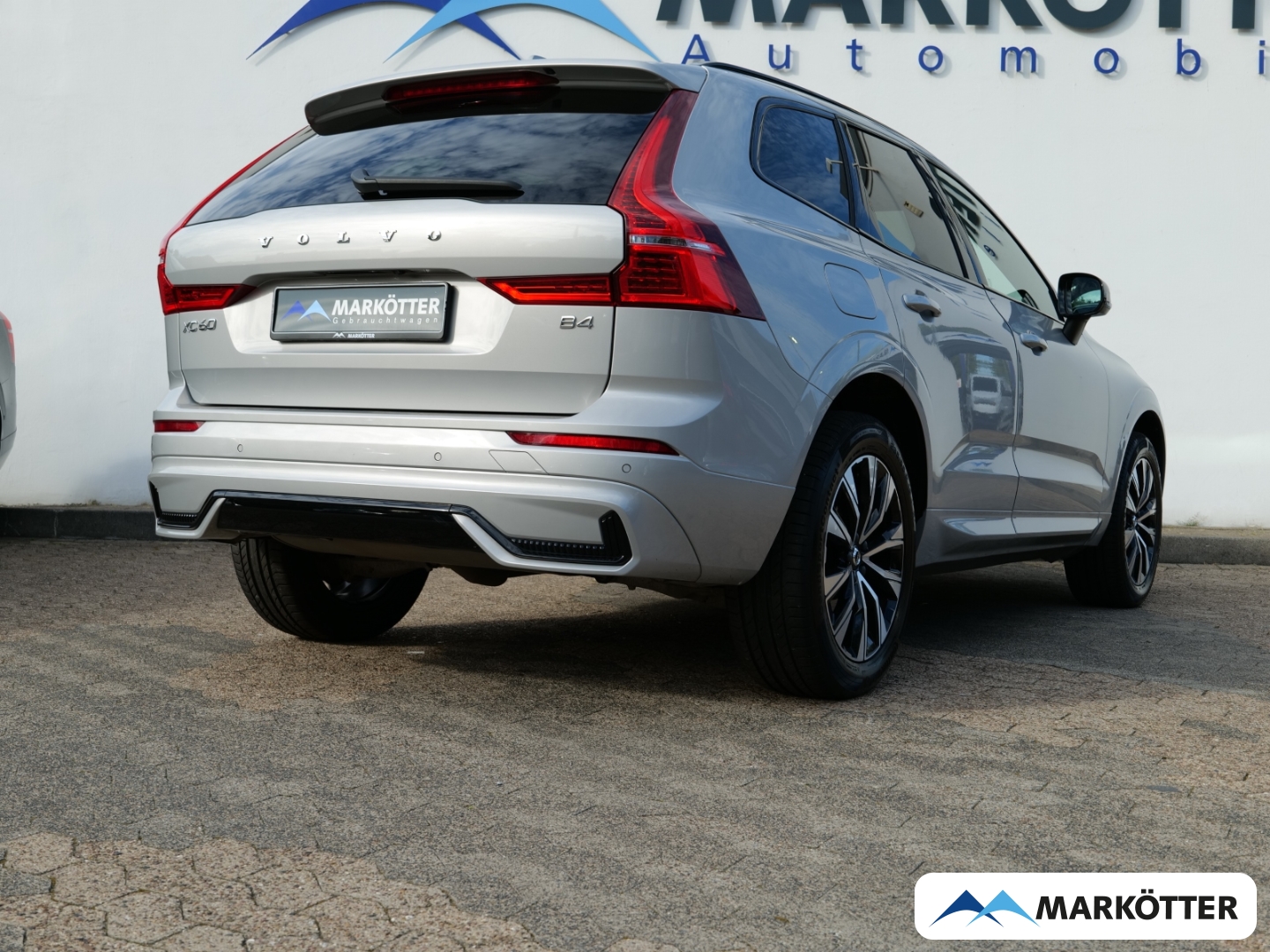 Fahrzeugabbildung Volvo XC60 B4 2WD Plus Dark /AHK/Schiebedach/BLIS/
