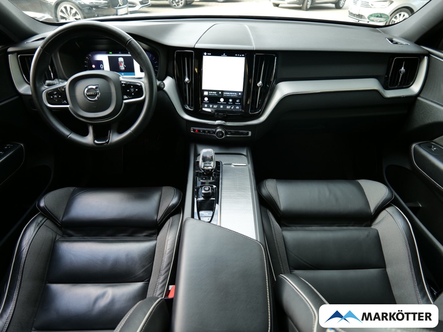 Fahrzeugabbildung Volvo XC60 B4 2WD Plus Dark /AHK/Schiebedach/BLIS/