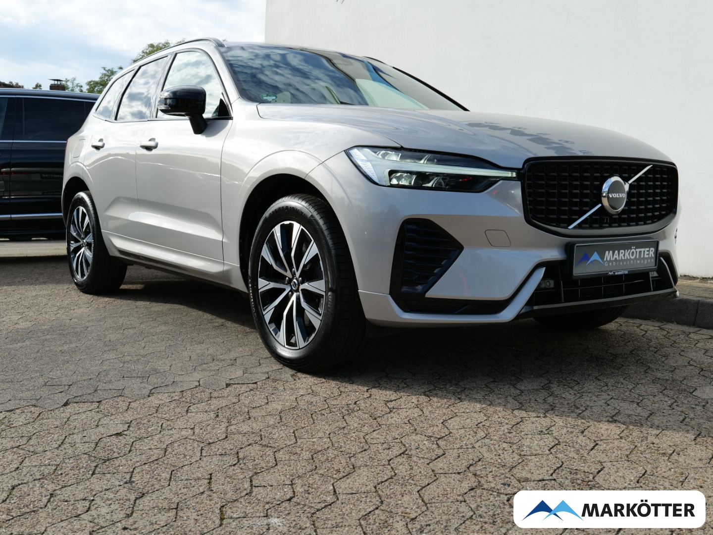 Fahrzeugabbildung Volvo XC60 B4 2WD Plus Dark /AHK/Schiebedach/BLIS/