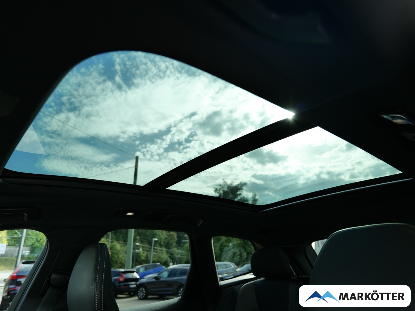 Fahrzeugabbildung Volvo XC60 B4 2WD Plus Dark /AHK/Schiebedach/BLIS/