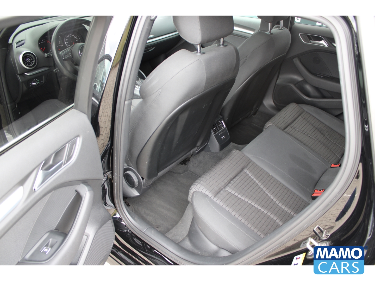 Fahrzeugabbildung Audi A3 Sportback 35 TDI sport S line/PANO/AHK/Rückfahrkamera