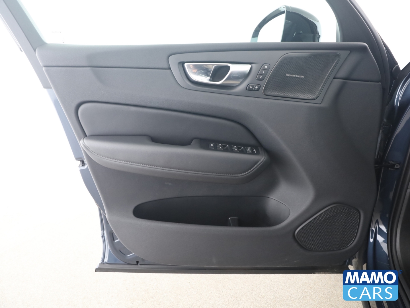 Fahrzeugabbildung Volvo XC60 B5 AWD Plus Dark Panorama/H&K/Memory/HUD