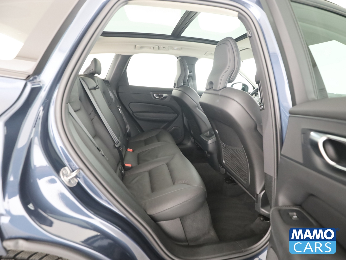 Fahrzeugabbildung Volvo XC60 B5 AWD Plus Dark Panorama/H&K/Memory/HUD