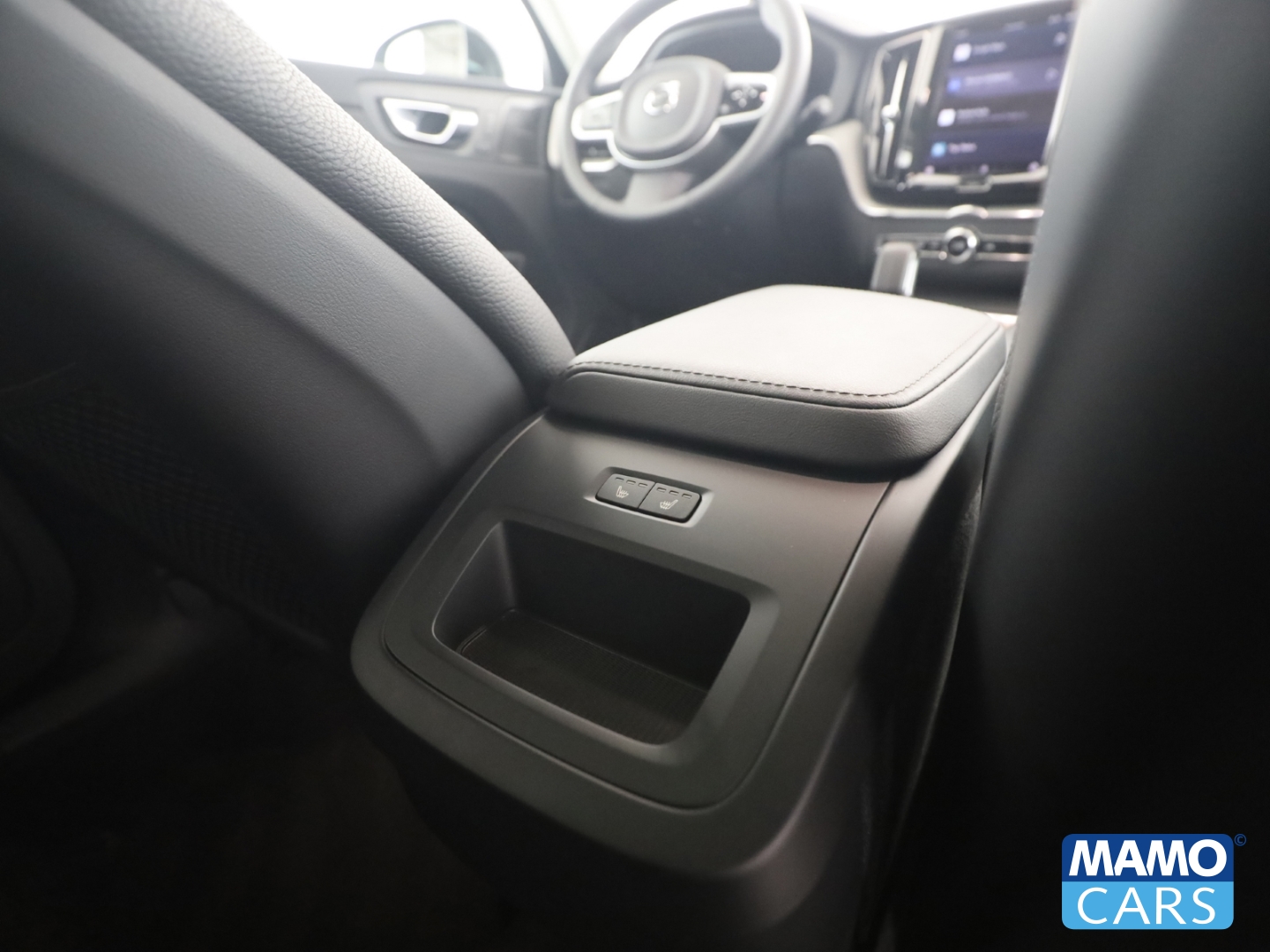 Fahrzeugabbildung Volvo XC60 B5 AWD Plus Dark Panorama/H&K/Memory/HUD