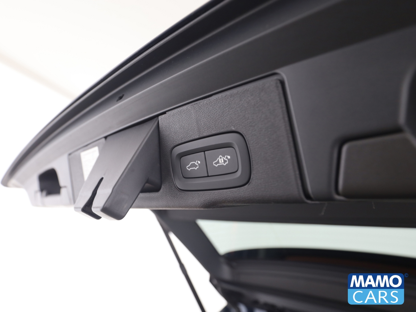 Fahrzeugabbildung Volvo XC60 B5 AWD Plus Dark Panorama/H&K/Memory/HUD