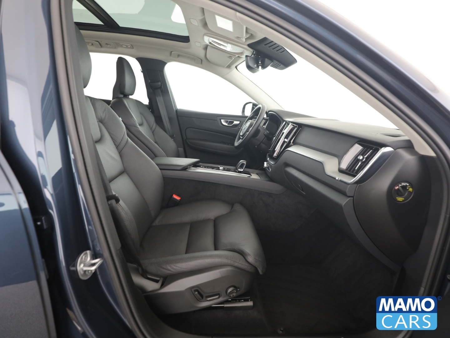 Fahrzeugabbildung Volvo XC60 B5 AWD Plus Dark Panorama/H&K/Memory/HUD