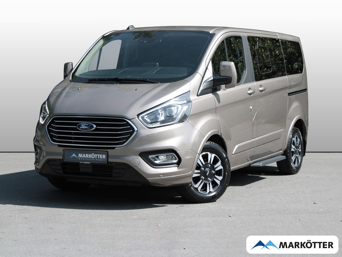 Fahrzeugabbildung Ford Transit Tourneo Kombi 320 L1 Titanium Titanium