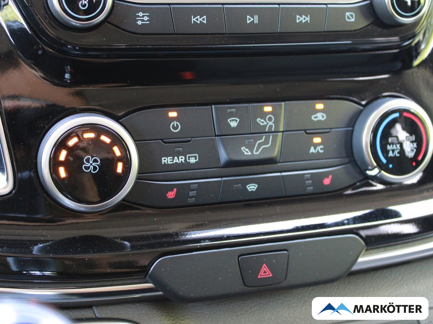 Fahrzeugabbildung Ford Transit Tourneo Kombi 320 L1 Titanium Titanium