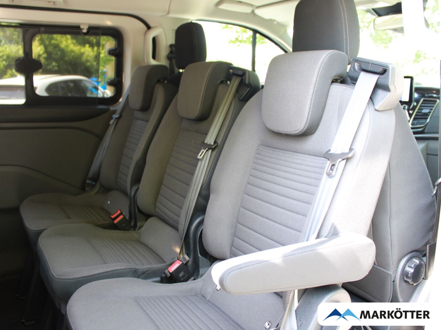 Fahrzeugabbildung Ford Transit Tourneo Kombi 320 L1 Titanium Titanium