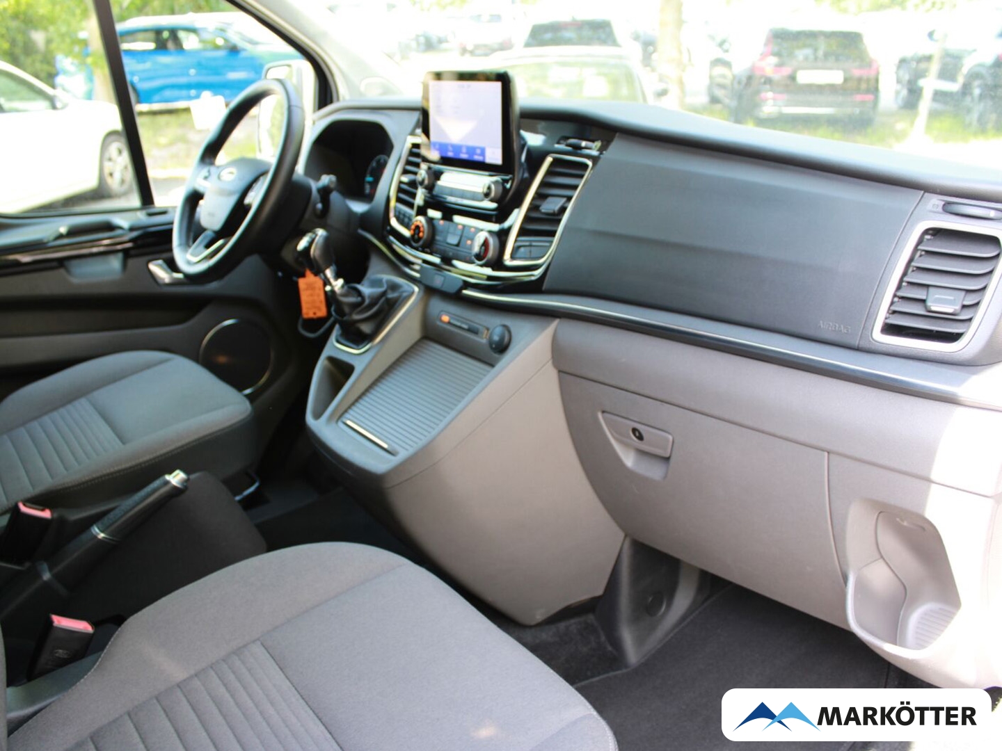 Fahrzeugabbildung Ford Transit Tourneo Kombi 320 L1 Titanium Titanium