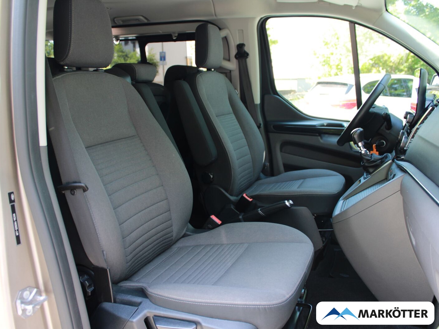 Fahrzeugabbildung Ford Transit Tourneo Kombi 320 L1 Titanium Titanium