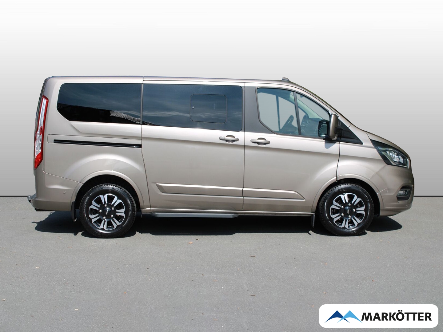 Fahrzeugabbildung Ford Transit Tourneo Kombi 320 L1 Titanium Titanium