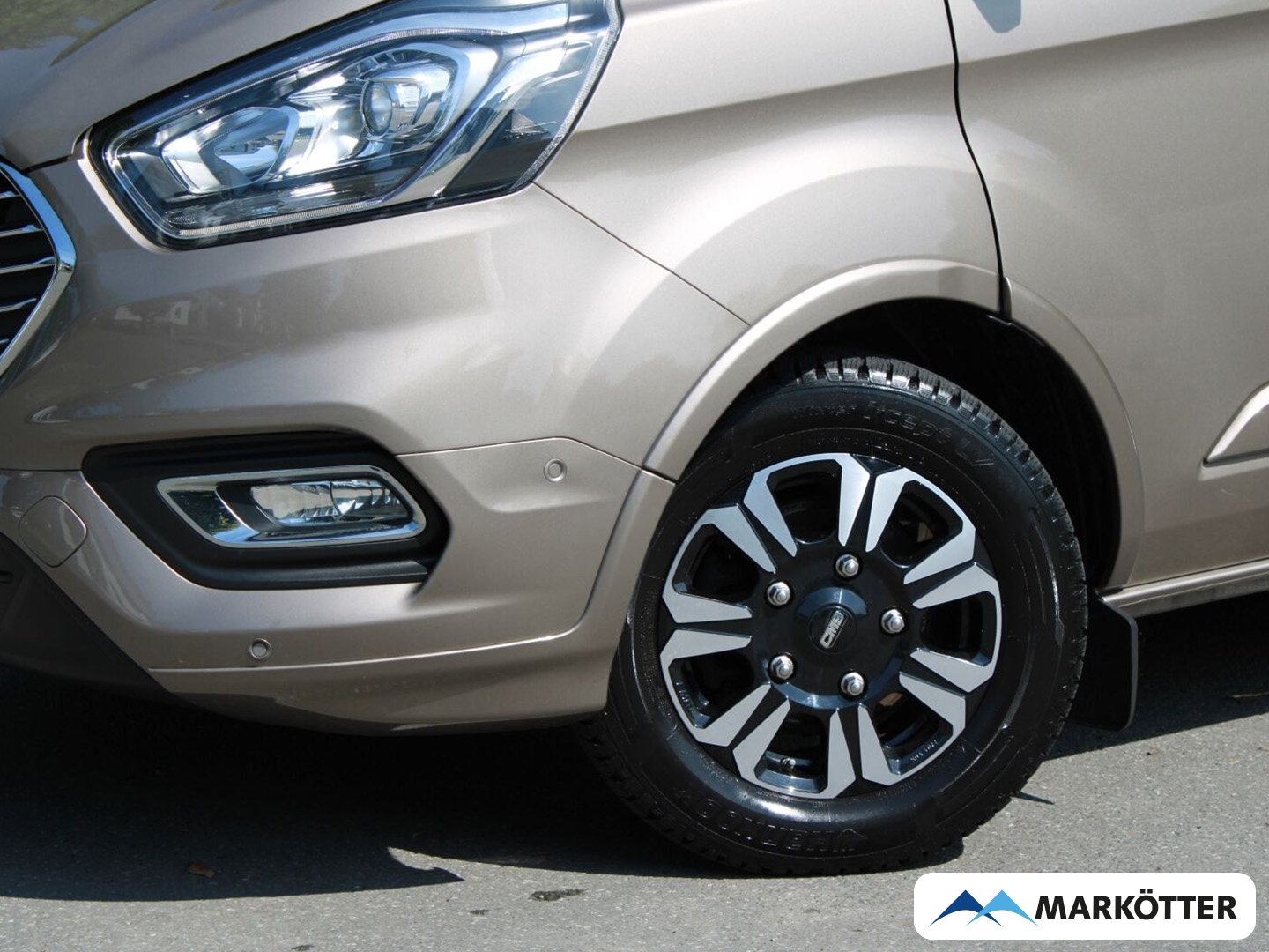 Fahrzeugabbildung Ford Transit Tourneo Kombi 320 L1 Titanium Titanium