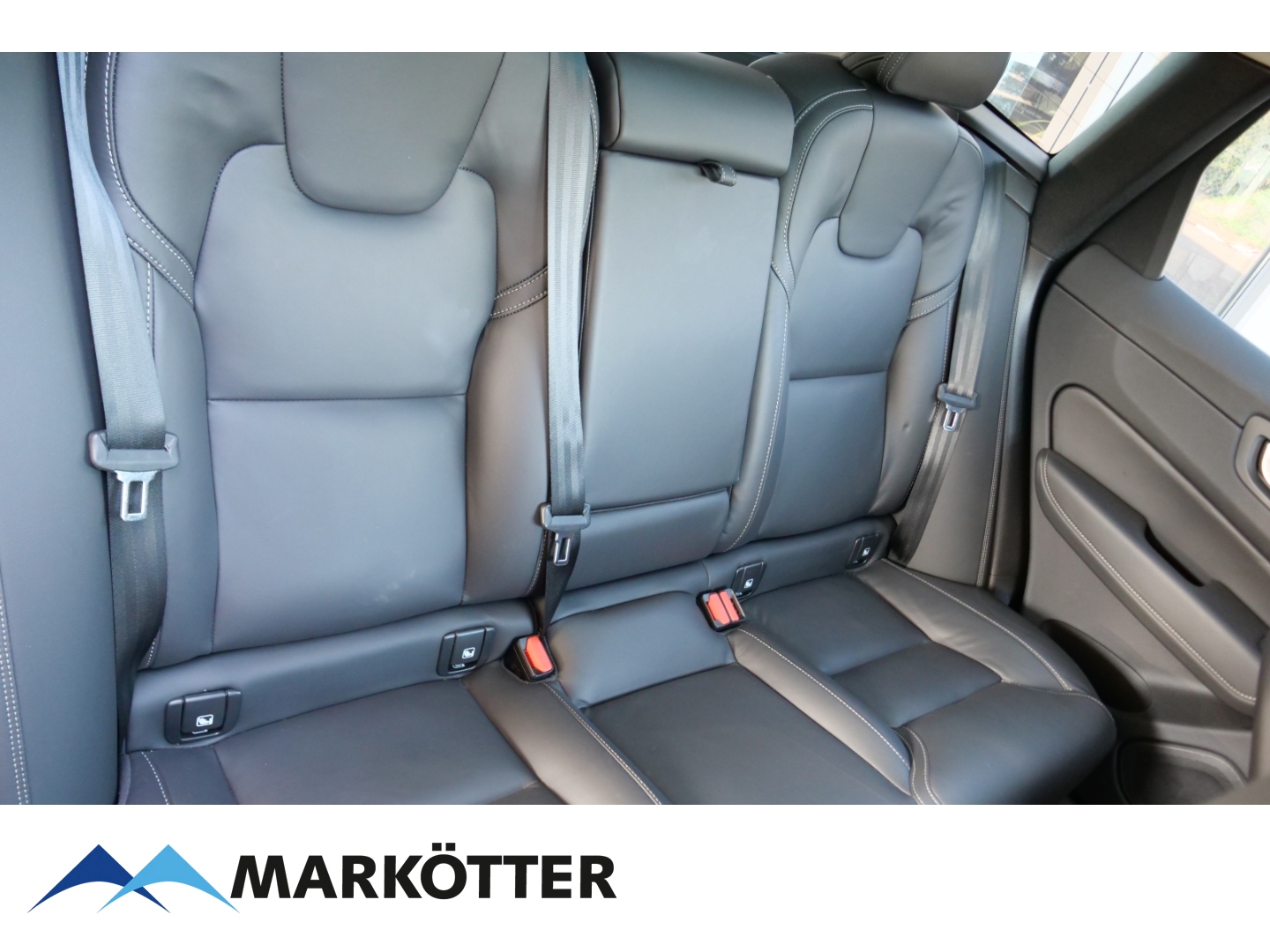 Fahrzeugabbildung Volvo XC60 T8 Recharge AWD Ultra Dark STHZ/360CAM/PANO