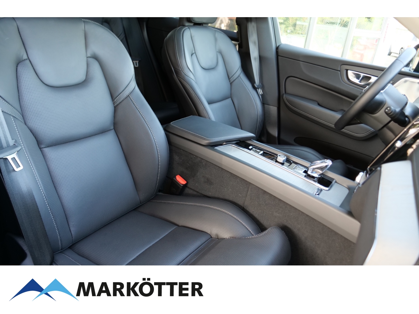 Fahrzeugabbildung Volvo XC60 T8 Recharge AWD Ultra Dark STHZ/360CAM/PANO
