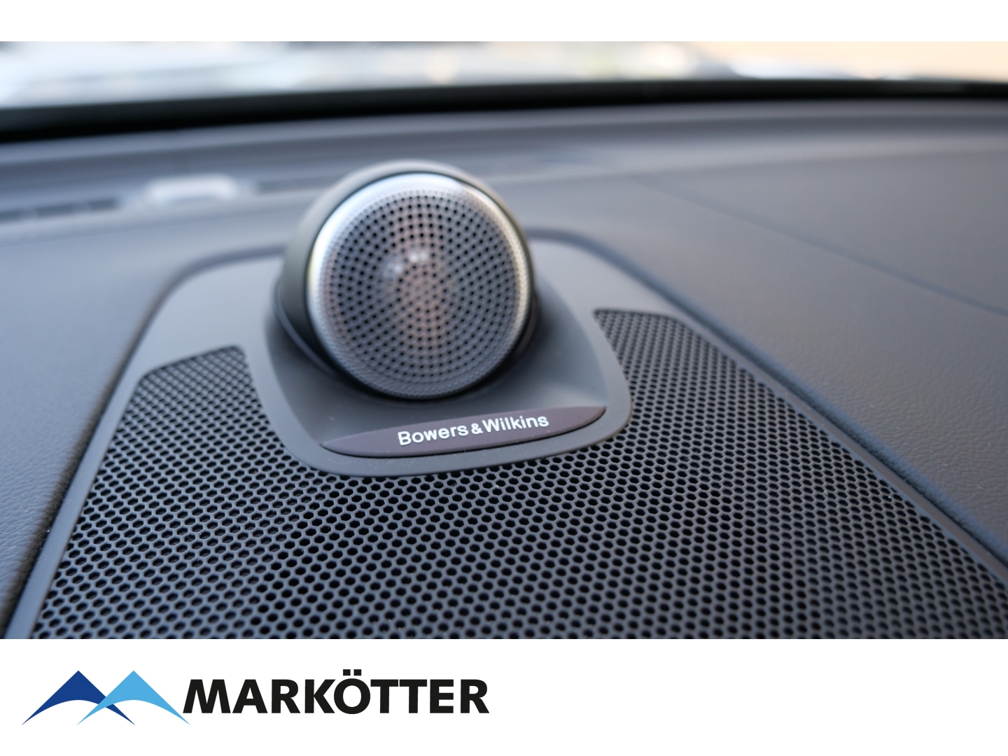 Fahrzeugabbildung Volvo XC60 T8 Recharge AWD Ultra Dark STHZ/360CAM/PANO